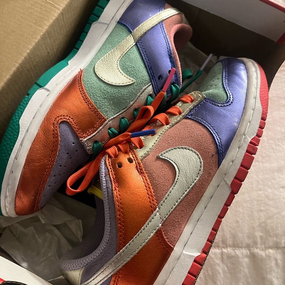 Nike Dunk Low SE in Sunlight Pulse and Silver - Picture 1 of 8